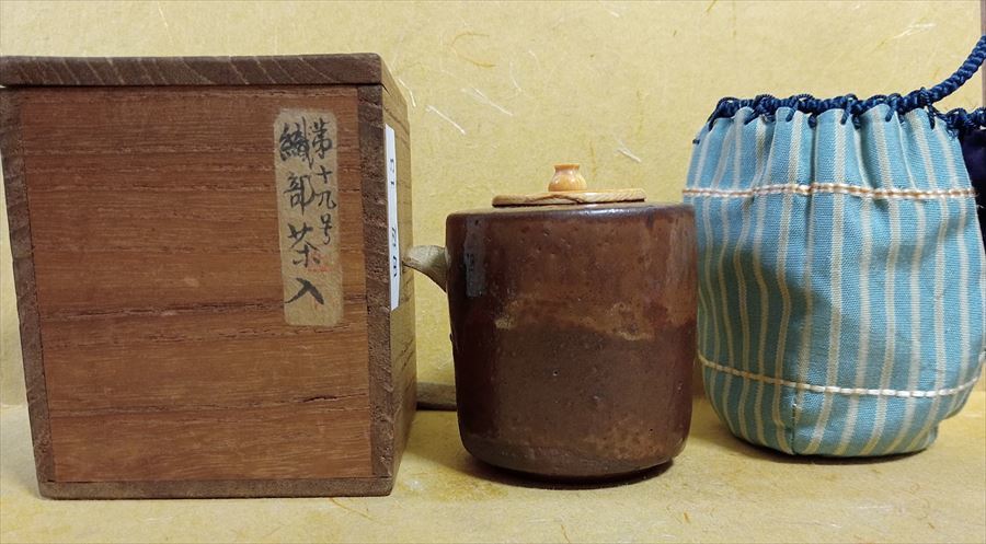 登場! 時代箱 仕覆 肩衝茶入 古備前 織部 桃山時代～江戸時代 備前焼 美濃 茶碗 鼠志野 古志野 美濃焼 検：志野焼 茶碗