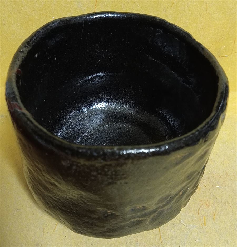 四代楽吉左衛門 一入 黒茶碗 ①挟み跡 ②葉紋模様 ③黒釉から朱色釉変
