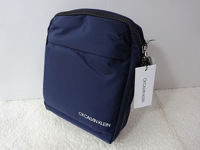 【新品本物】Calvin Klein（カルバン・クライン）ショルダーバッグ/紺 ￥15,400-の画像1