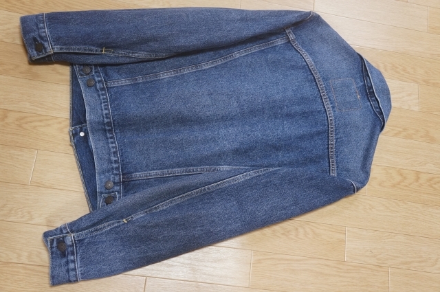 J176　即決　美品　Levi's PREMIUM リーバイス プレミアム　ビッグE サードモデル デニム トラッカー ジャケット　S　オ－バ－サイズ_画像4