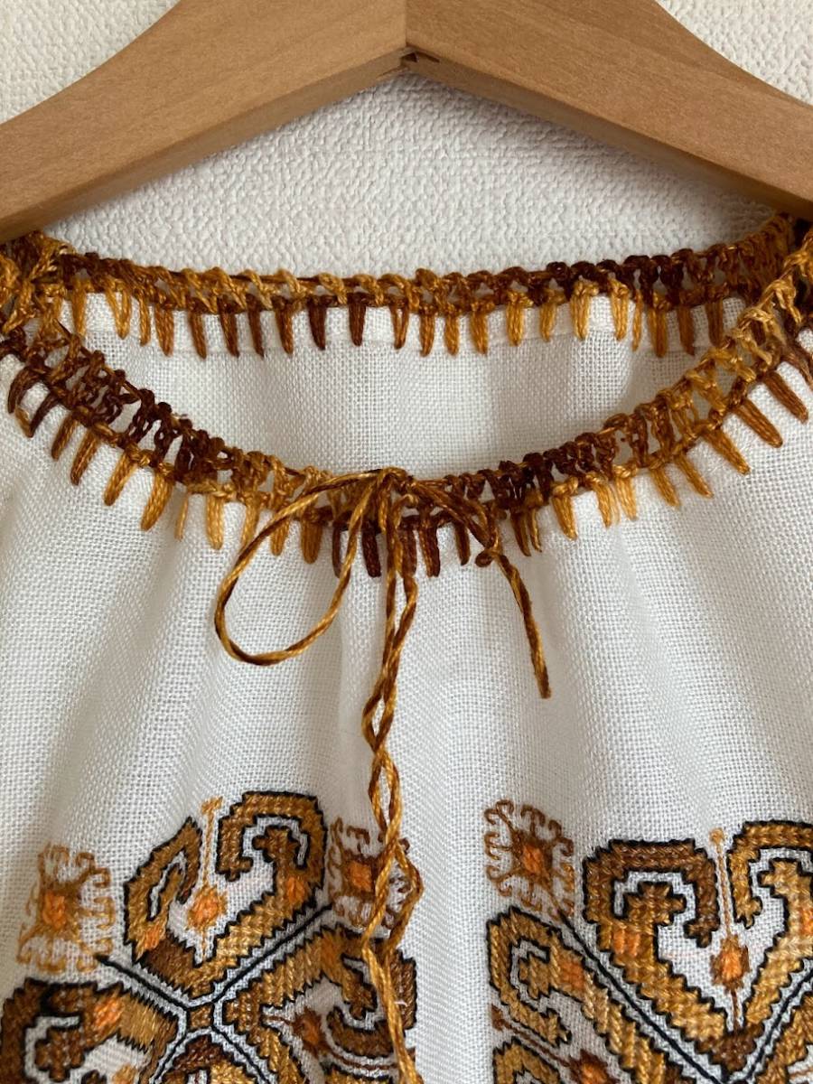 送料無料 東欧ヴィンテージクロスステッチ手刺繍ブラウス/ジャン 送料無料 東欧ヴィンテージクロスステッチ手刺繍ブラウス/ジャン