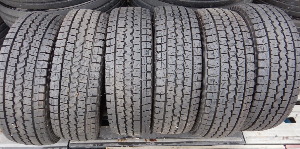 6本価格★パT7220■225/70R16 117/115L LT DUNLOP WINTERMAXX LT03M スタッドレス 20年★条件付送料無料★地山 トラック イボ付き 超バリ溝
