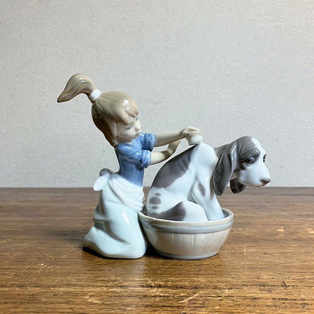 リヤドロ 陶器 人形 LLADRO フィギュリン Bashful Bather 5455 少女 犬 女の子 きれいにしましょうね 置物_画像1