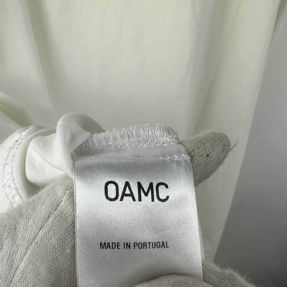 OAMC(オーエーエムシー) PEACEMAKER BEE BACK PATTERN T Shirt (white)_画像9