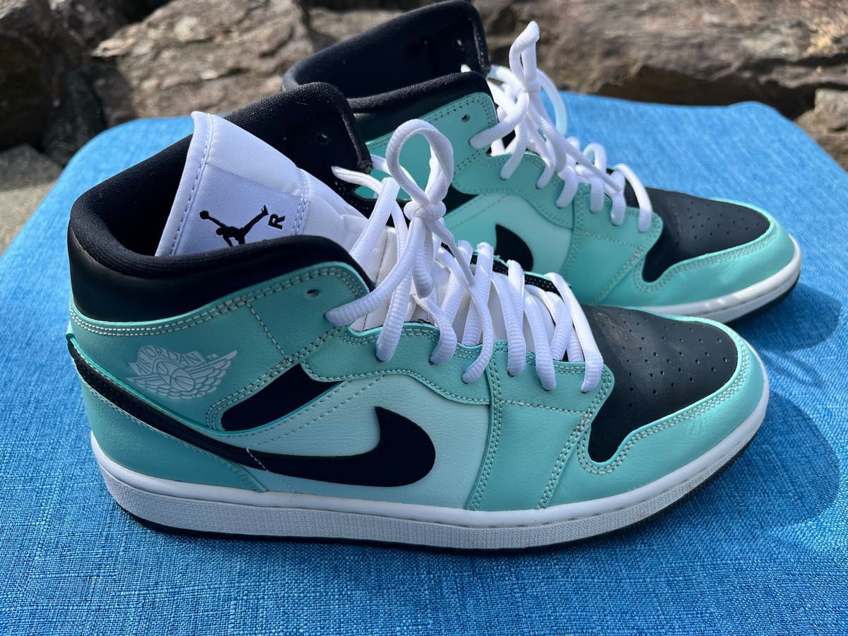 NIKE WMNS AIR JORDAN 1 MID