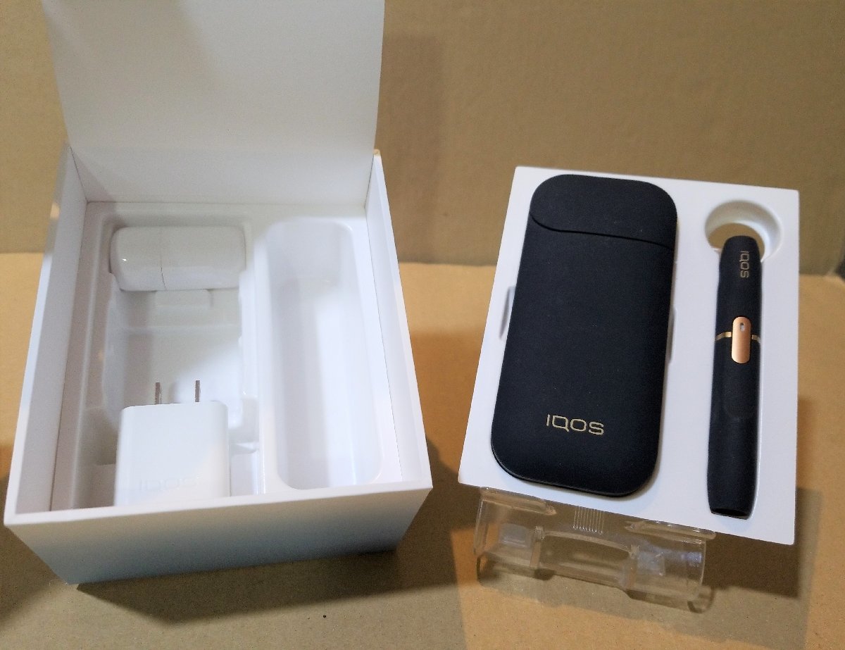 ♪ジャンク 加熱型たばこ iQOS 旧型 本体 ホワイト&iQOS 2.4 plus ネイビー アイコス(G8418926)_画像3