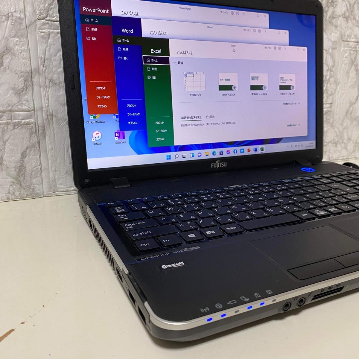 FUJITSUノートパソコン Webカメラ Windows11 オフィス付き 無線LAN