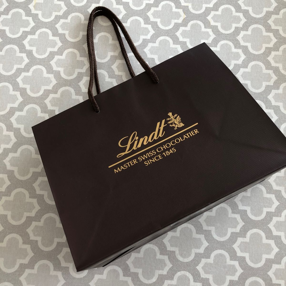 Lindt リンツ チョコレートの袋、箱、リボン Lindor リンツリンドール