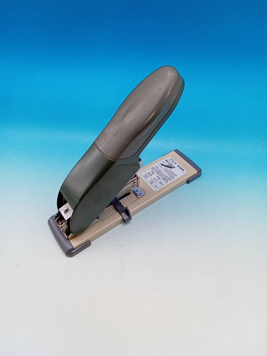 コクヨ KOKUYO SL-M136 ステープラー 3号針 卓上大型 奥行ゲージ コクヨ KOKUYO SL-M136 ステープラー 3号針 卓上大型 奥行ゲージ