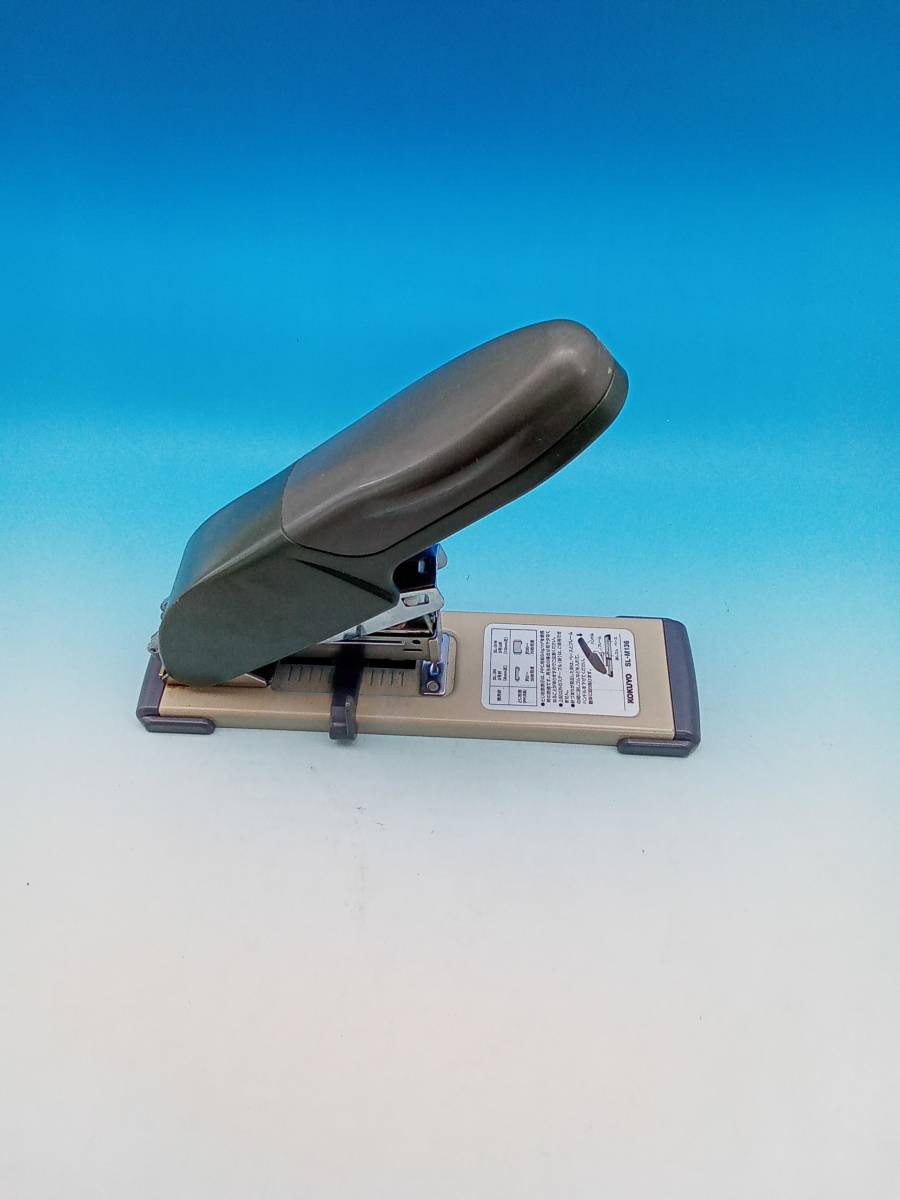 コクヨ KOKUYO SL-M136 ステープラー 3号針 卓上大型 奥行ゲージ コクヨ KOKUYO SL-M136 ステープラー 3号針 卓上大型 奥行ゲージ