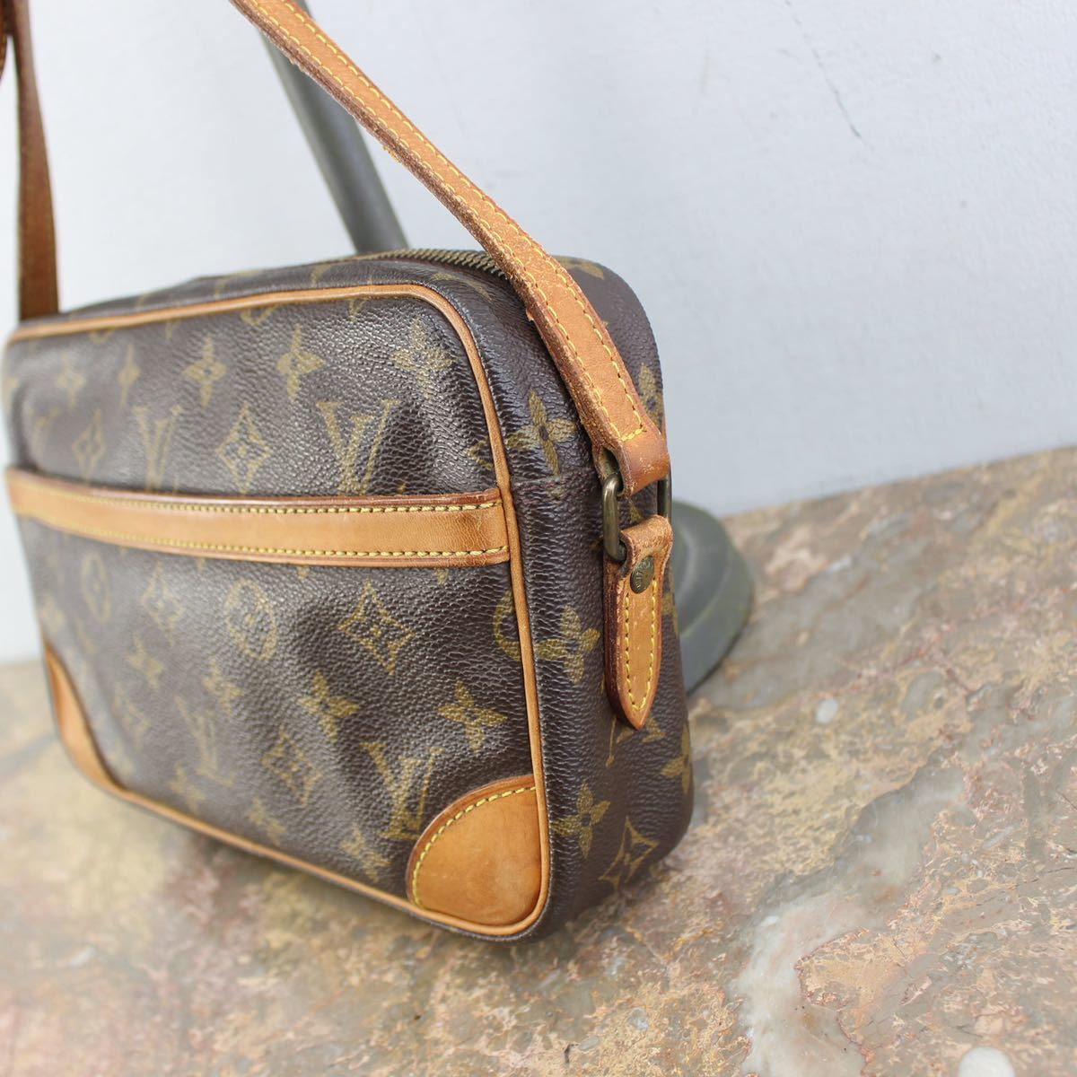 LOUIS VUITTON M51276 NO8903 MONOGRAM PATTERNED SHOULDER BAG MADE IN FRANCE/ルイヴィトントロカデロモノグラム柄ショルダーバッグ_画像2