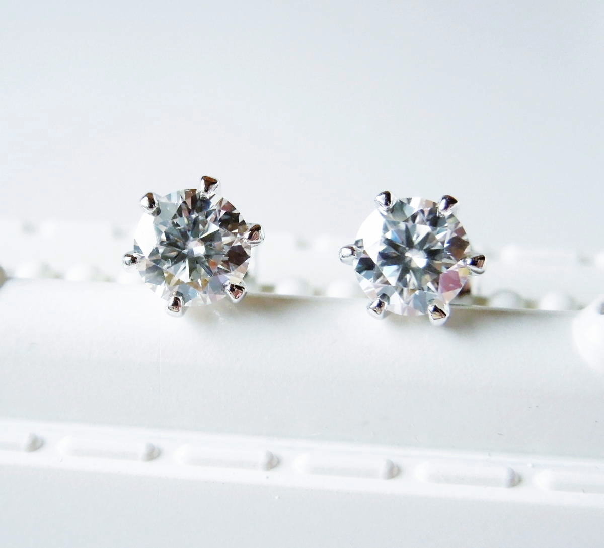 モアサナイト 6爪 ピアス 合計1ct 0.5ct×2 証明書付 最高級Dカラー