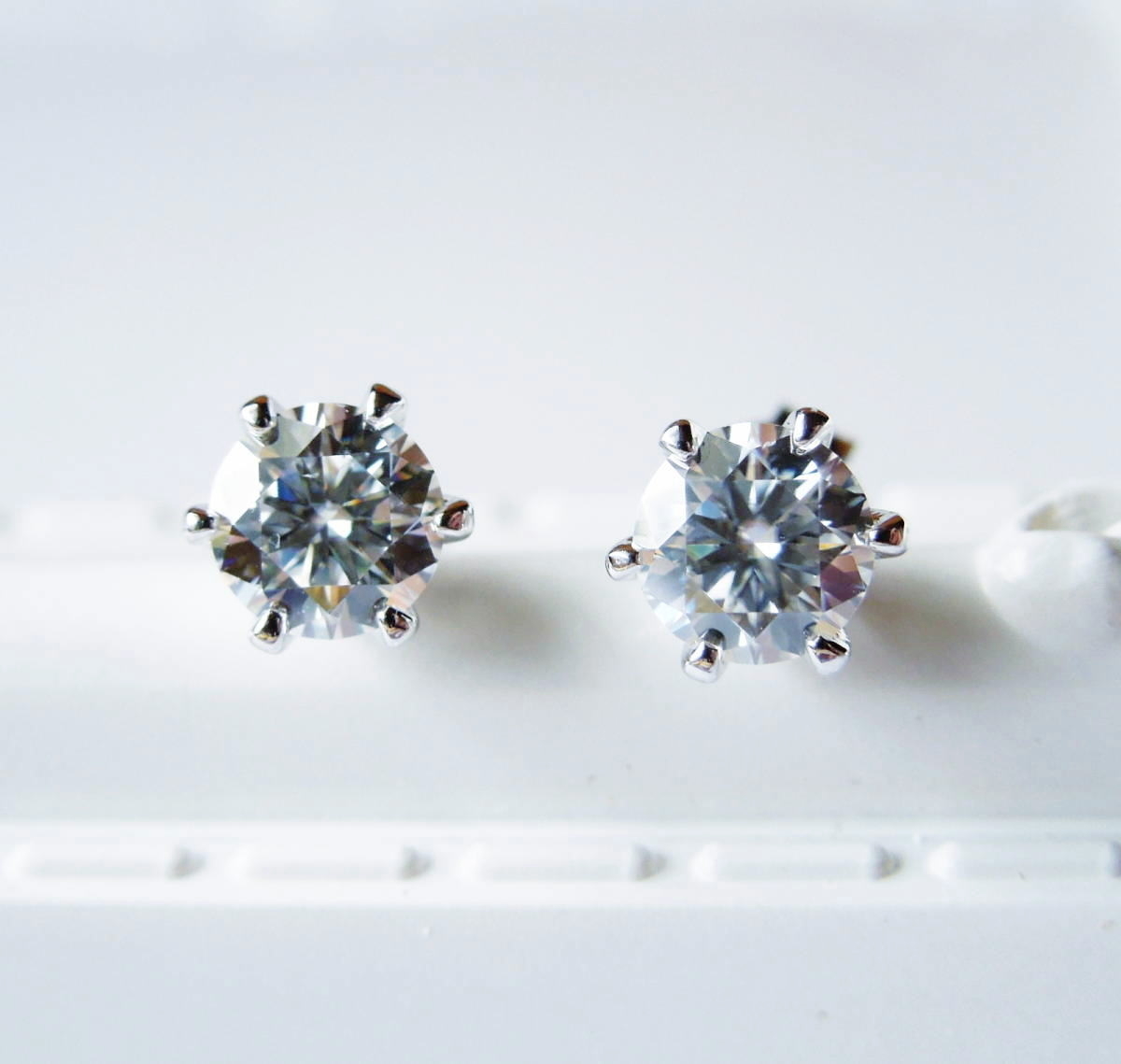 モアサナイト 6爪 ピアス 合計1ct 0.5ct×2 証明書付 最高級Dカラー