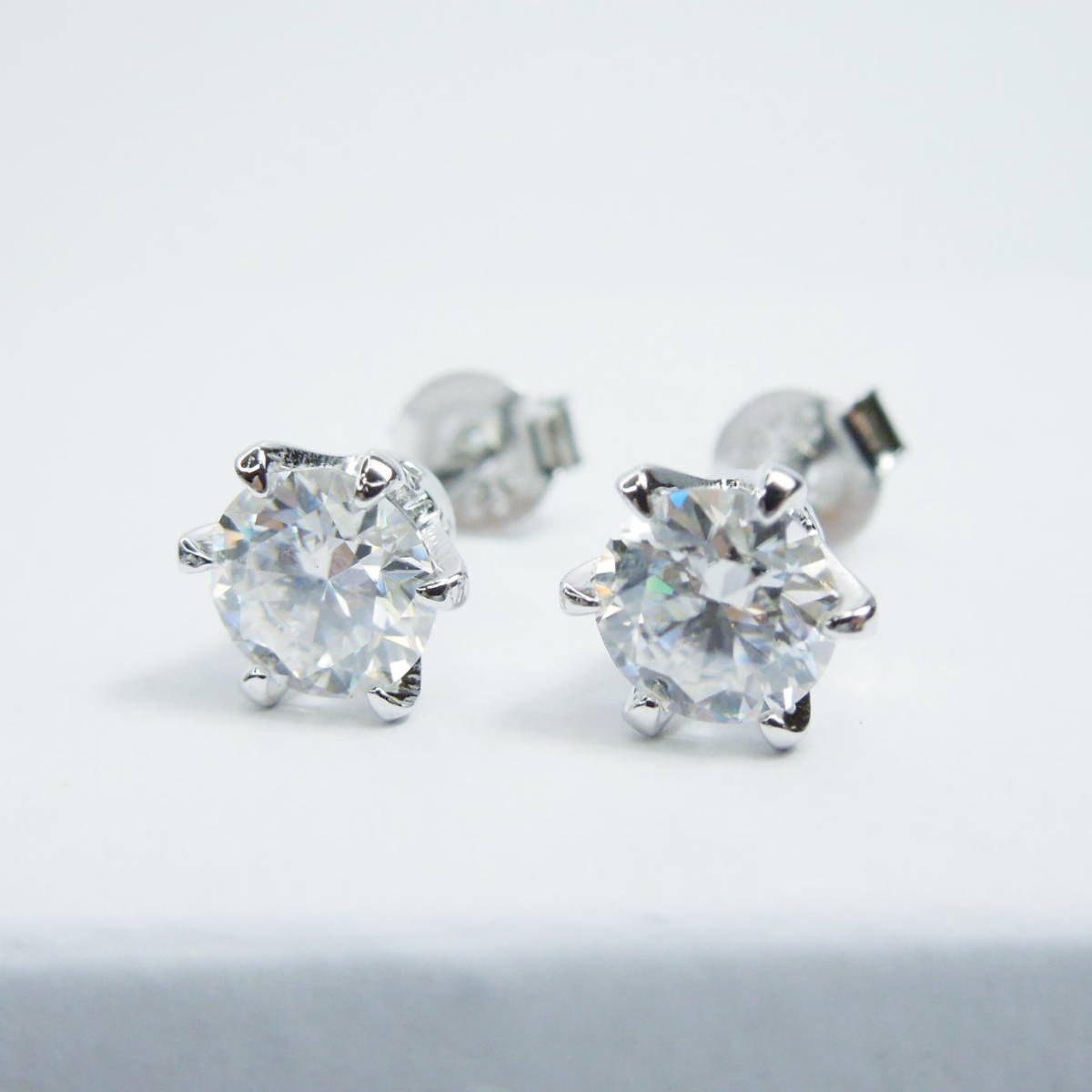 モアサナイト 6爪 ピアス 合計1ct 0.5ct×2 証明書付 最高級Dカラー