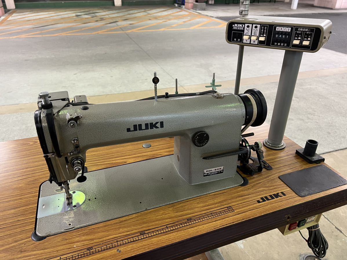 JUKI ジューキ 一本針本縫ミシン ミシン DDL-506 工業用ミシン 職業用ミシン アンティーク 100V ジャンク 直接引取 通電のみ確認の画像2