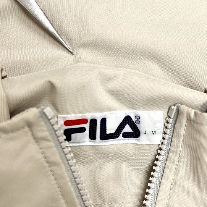 FILA フィラ M メンズ 男性 薄手 ジップアップベスト ノースリーブジャケット メッシュ裏地 ロゴ刺繍 裾に調節ゴム ポリ100% ベージュ系_画像3