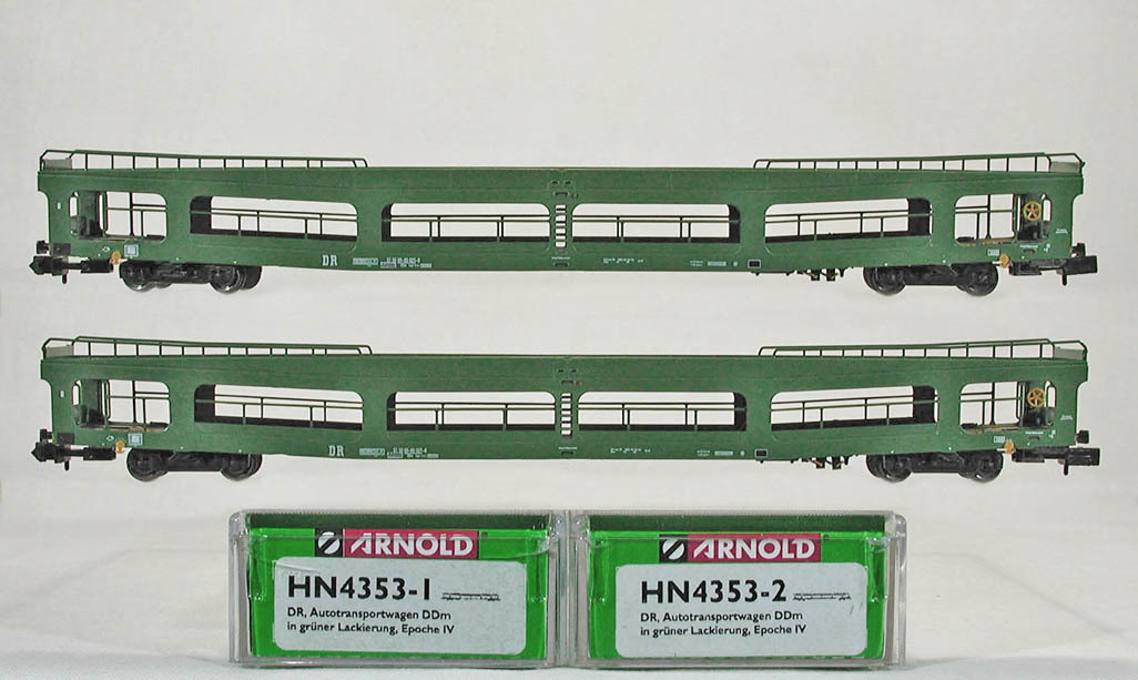 ARNOLD #HN4353 ＤＤＲ （旧東ドイツ国鉄）ＤＤｍ９１６型自動車搬送客車　（ダークグリーン）