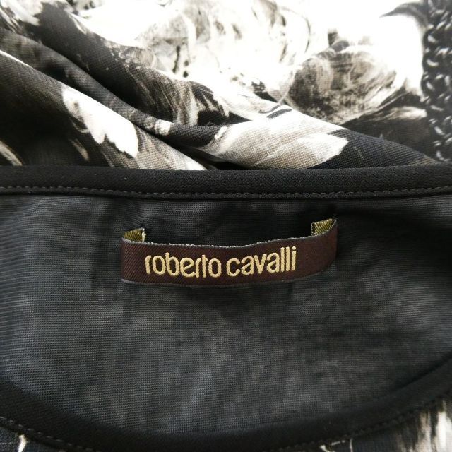 極美品 RobertoCavalli ロベルトカヴァリ サイズ38 ワンピース ミニワンピース チェーン 花柄 総柄 フレンチスリーブ ミニ丈 黒 ブラック_画像7