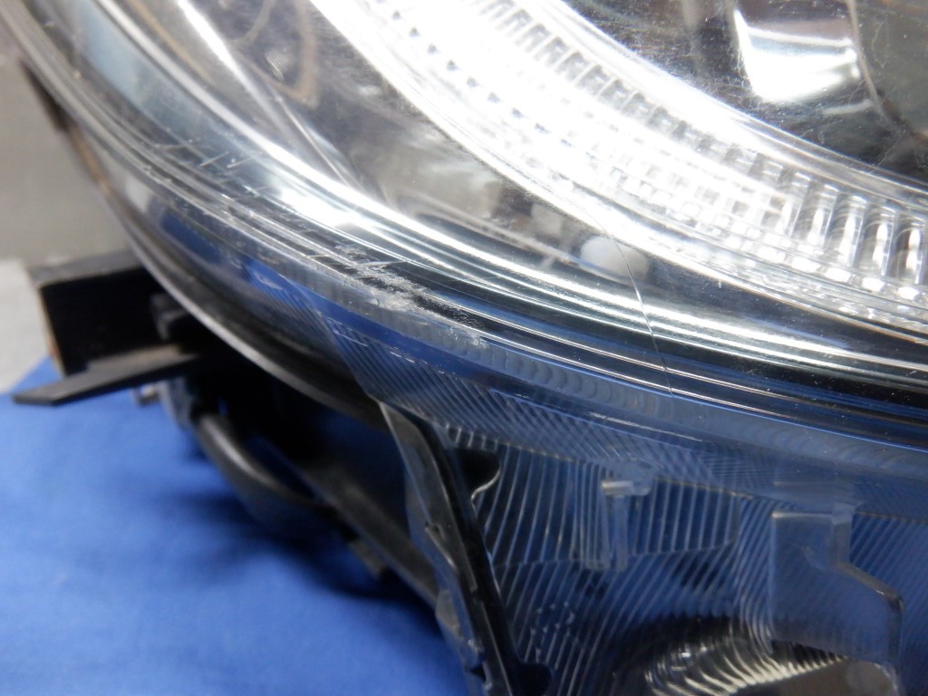 マークX　GRS130　中期　右ヘッドライト　HID　22-358　刻印：1 (Z7408)_傷