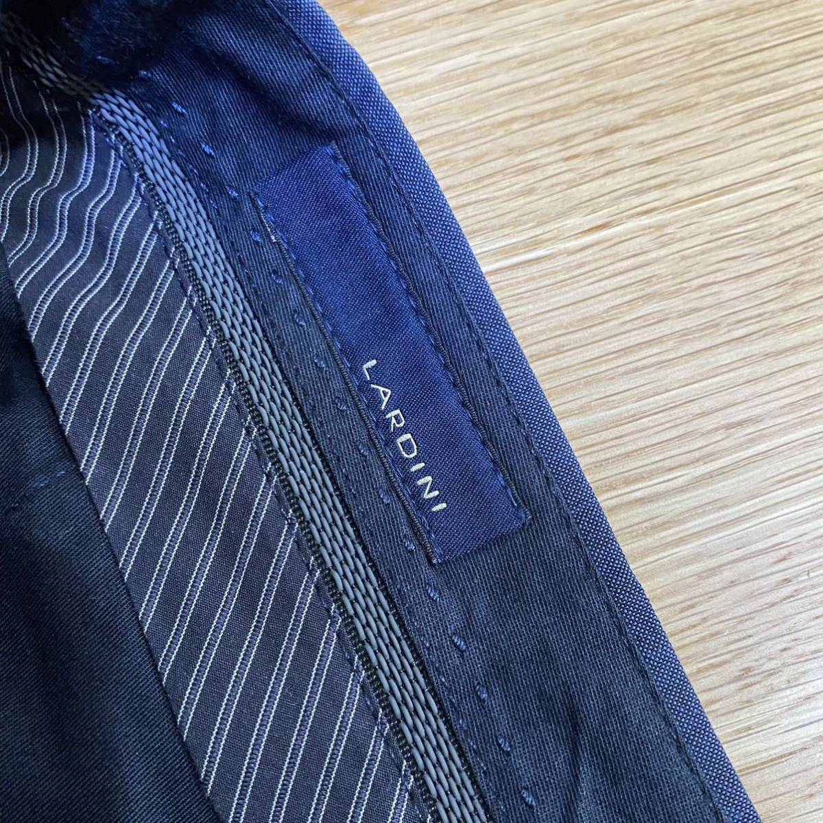 ラルディーニLARDINI スーツ セットアップ 春夏 46 サイズ 艶感 高級感