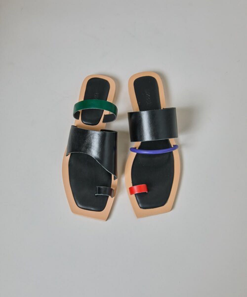 UN3D. ASYMME FLAT SANDAL