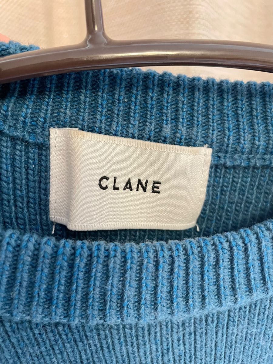 今季人気の商品 clane slant cut knit - トップス