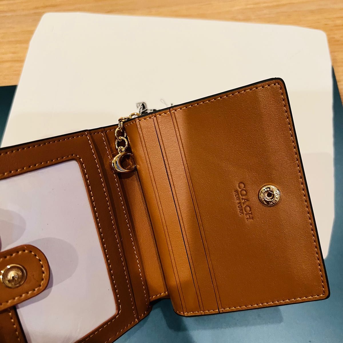 COACH 二つ折り財布おすすめデザイン人気プレゼント可愛い新商品