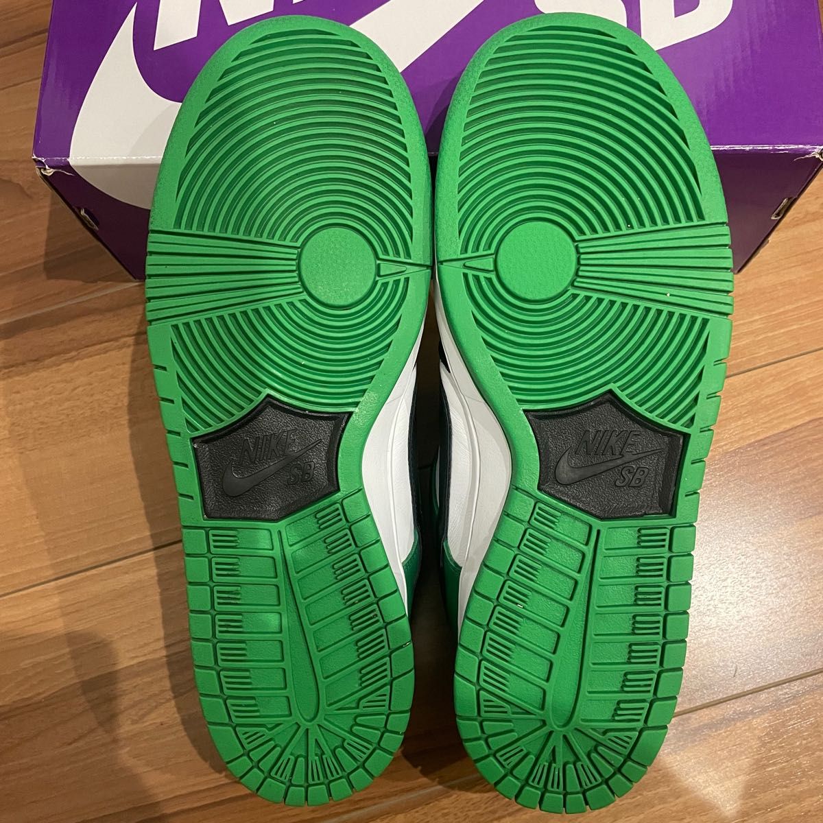 早い者勝ち】随時値下げします Nike SB Dunk Low Classic Green 早い者勝ち】随時値下げします Nike SB Dunk Low Classic Green