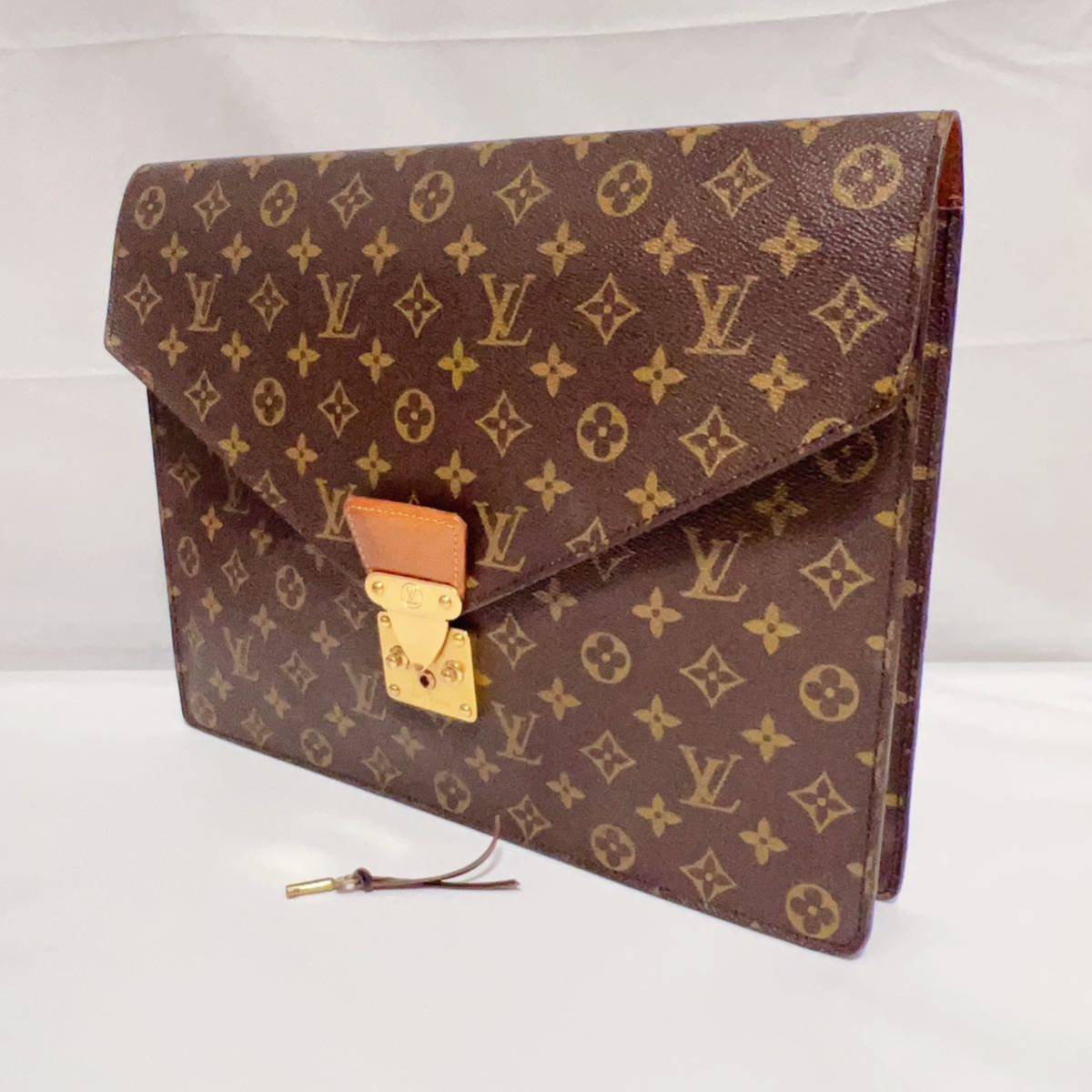 LOUIS VUITTON ルイヴィトン ポルトドキュマン セナトゥール クラッチ