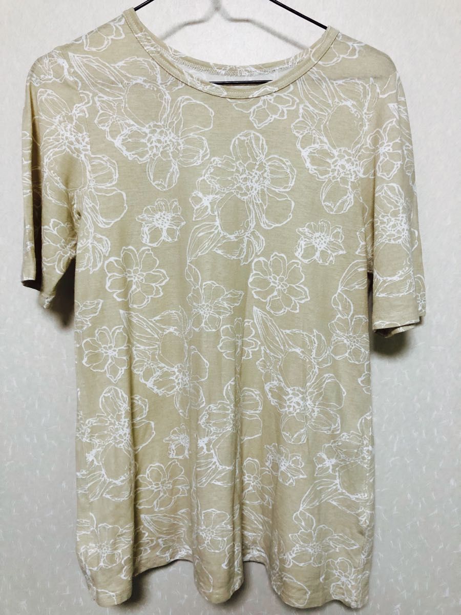 花模様のTシャツ｜PayPayフリマ