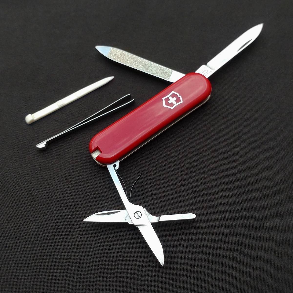 マルチツール 小型 ビクトリノックス VICTORINOX SWITZELAND STAINLESS ROSTFREI ナイフの刃体長約40㎜ ヤスリ ハサミ ピンセット 【3924】_画像1