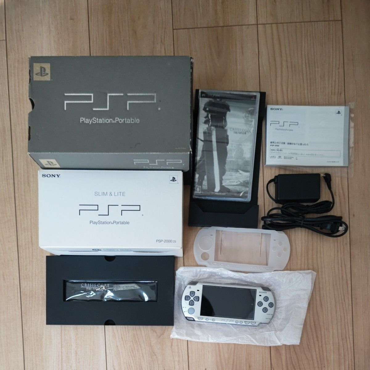 【新品未使用】PSP-2000 クライシスコア 限定版 箱に 潰れ汚れあり ファイナルファンタジー クライシスコア PSP 同梱版