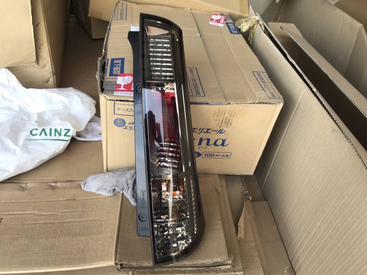 美品　パレット　SW MK21S 右テールランプASSY_画像1