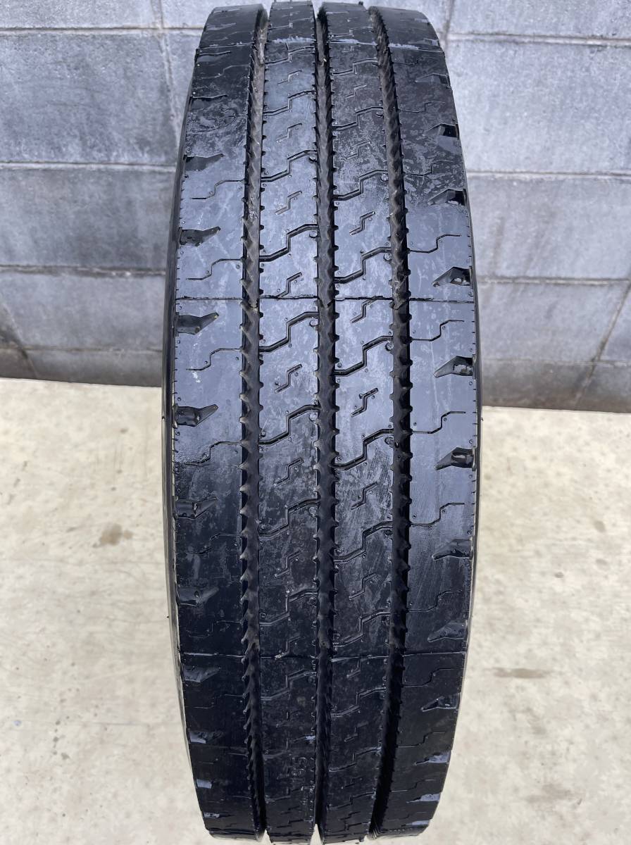 ■再生新品 235/70R22.5 HAPATREAD 夏タイヤ１本のみ (1FK43)_画像1