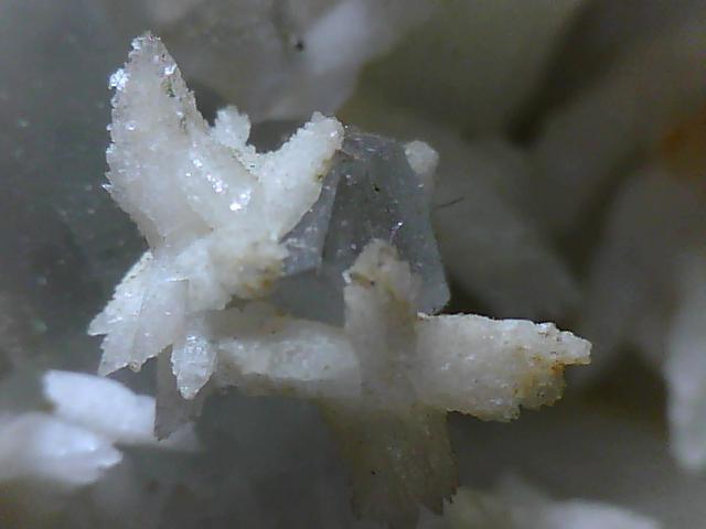 外国産鉱物 犬牙状 カルサイト 方解石 水晶 クラスター クォーツ 閃亜鉛鉱 スファレライト 定型外発送の画像10