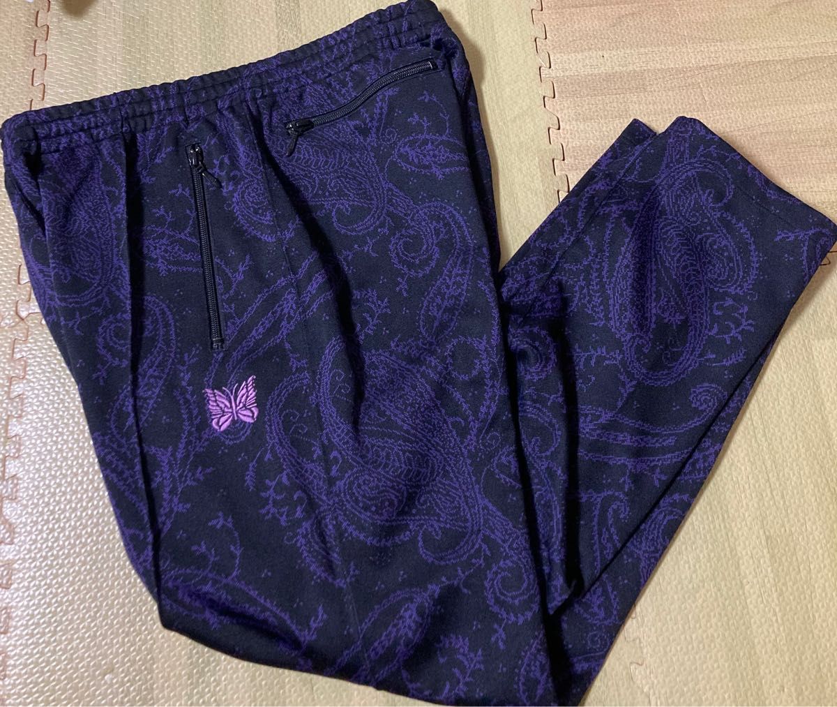 needles トラックパンツ ペイズリー柄 黒×紫|Yahoo!フリマ(旧PayPay
