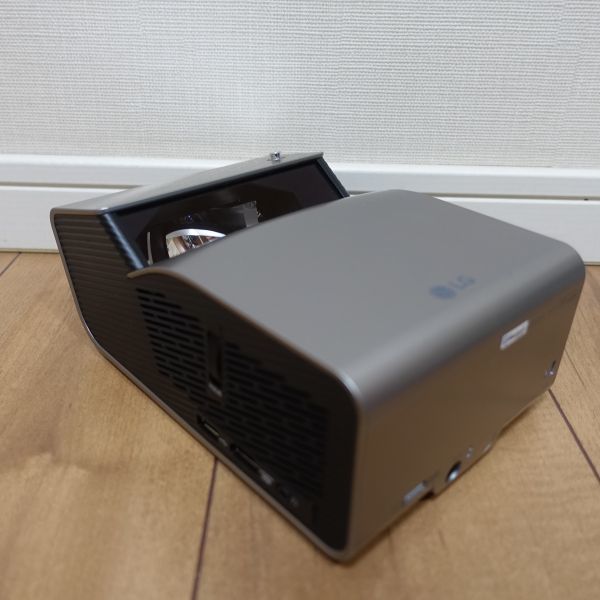 LG PH450UG 超短焦点プロジェクタ バッテリー内蔵 美品 使用時間短め