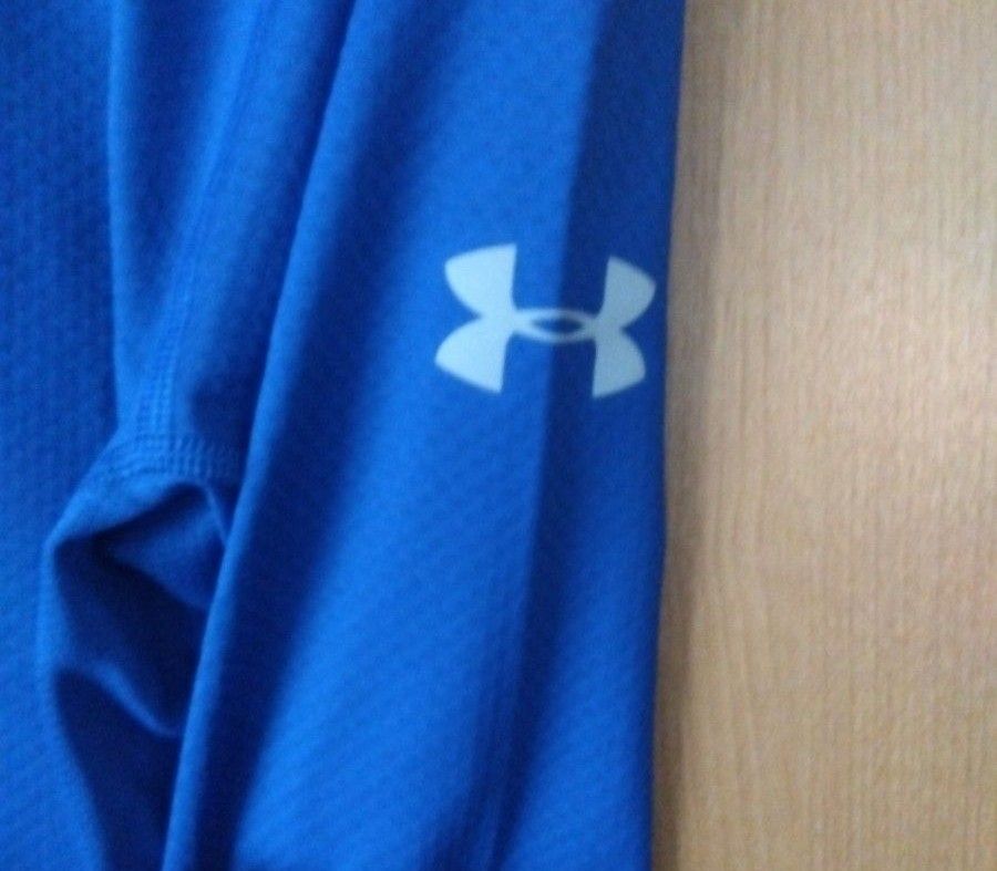 UNDER  ARMOUR　ゴールドギア 長袖シャツ  