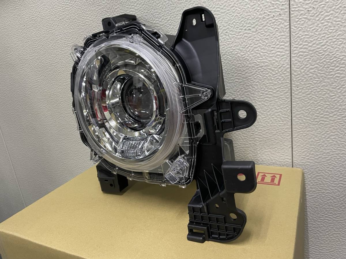 新品 未使用! 令和2年式 スペーシア ギア MK53S LED 右 ヘッドランプ
