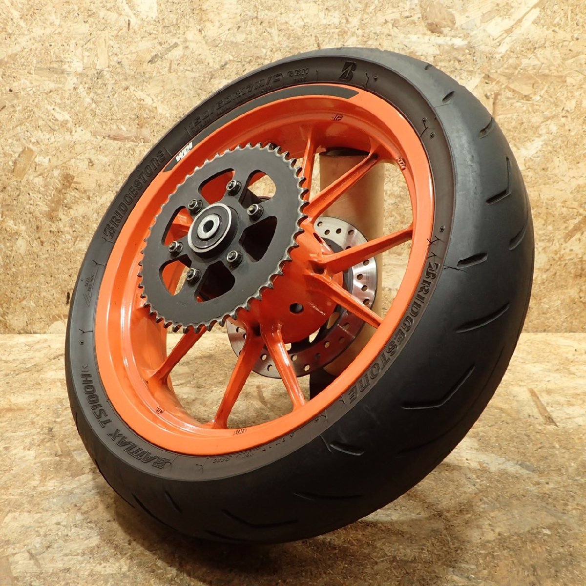 [ postage L size ]KTM VBKJPJ409KC239*** 390DUKE 2020 year rear wheel 17×4.00 exclusive use animation equipped inspection.( 125 250 20235 9.71