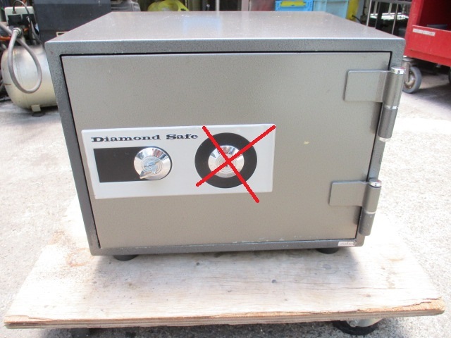  small size fire-proof safe / pushed go in for /W key type /DW30-1/2002 year made / diamond safe / used prompt decision goods /* commodity number 230525-H2A