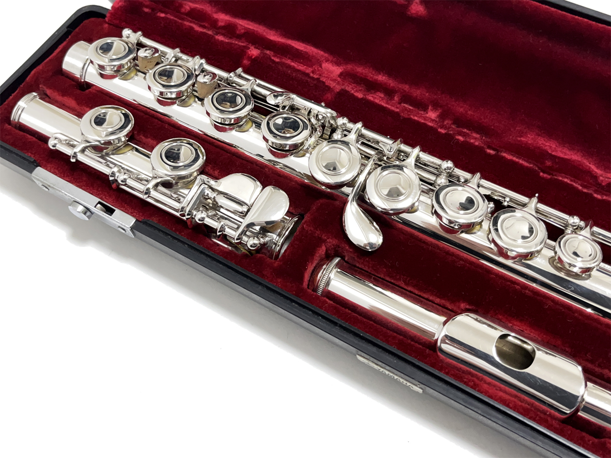 ☆美品☆ YAMAHA YFL-411 フルート 総銀製 Eメカ搭載 専用ケース付き
