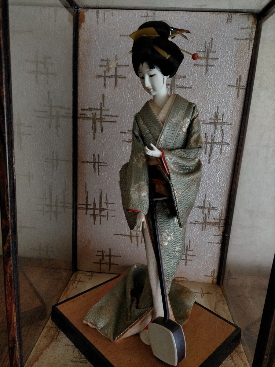 日本人形 日本舞踊　(中古品)（人形のみ、ガラスケースなし）