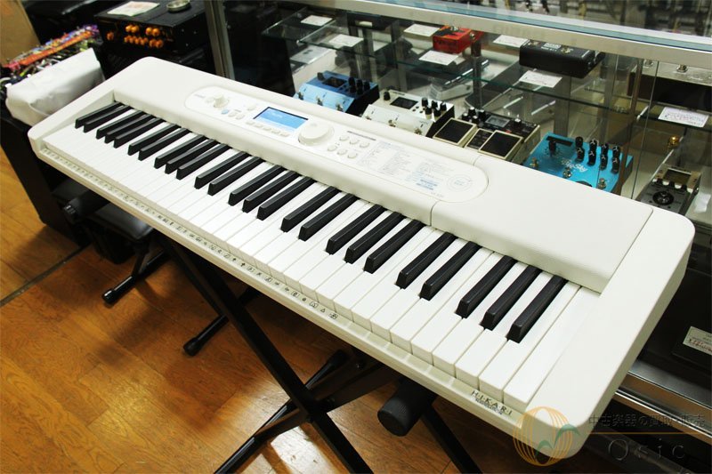 [極美品] CASIO LK-520 光る鍵盤で楽しくピアノ練習！初めての方にもおすすめの電子キーボード！ 2022年製 [QJ223]
