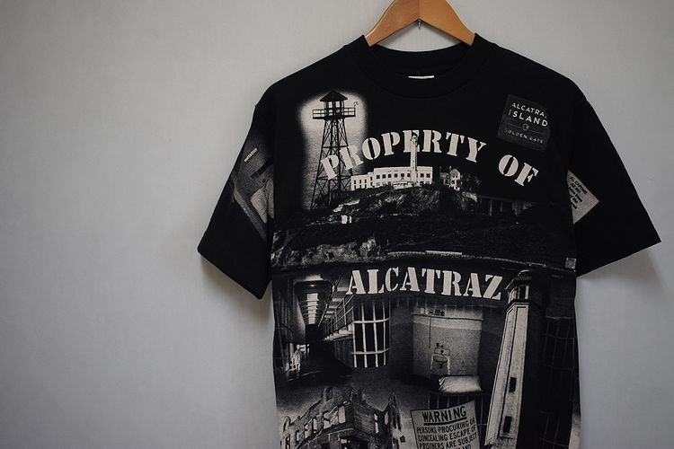 デッドストック品未使用90SビンテージAAAボディALCATRAZアルカトラズ刑務所総柄プリントTシャツ黒ボディMオーバープリントアメカジnr23335_画像1