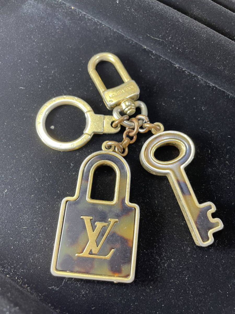  Louis Vuitton key chain bekou