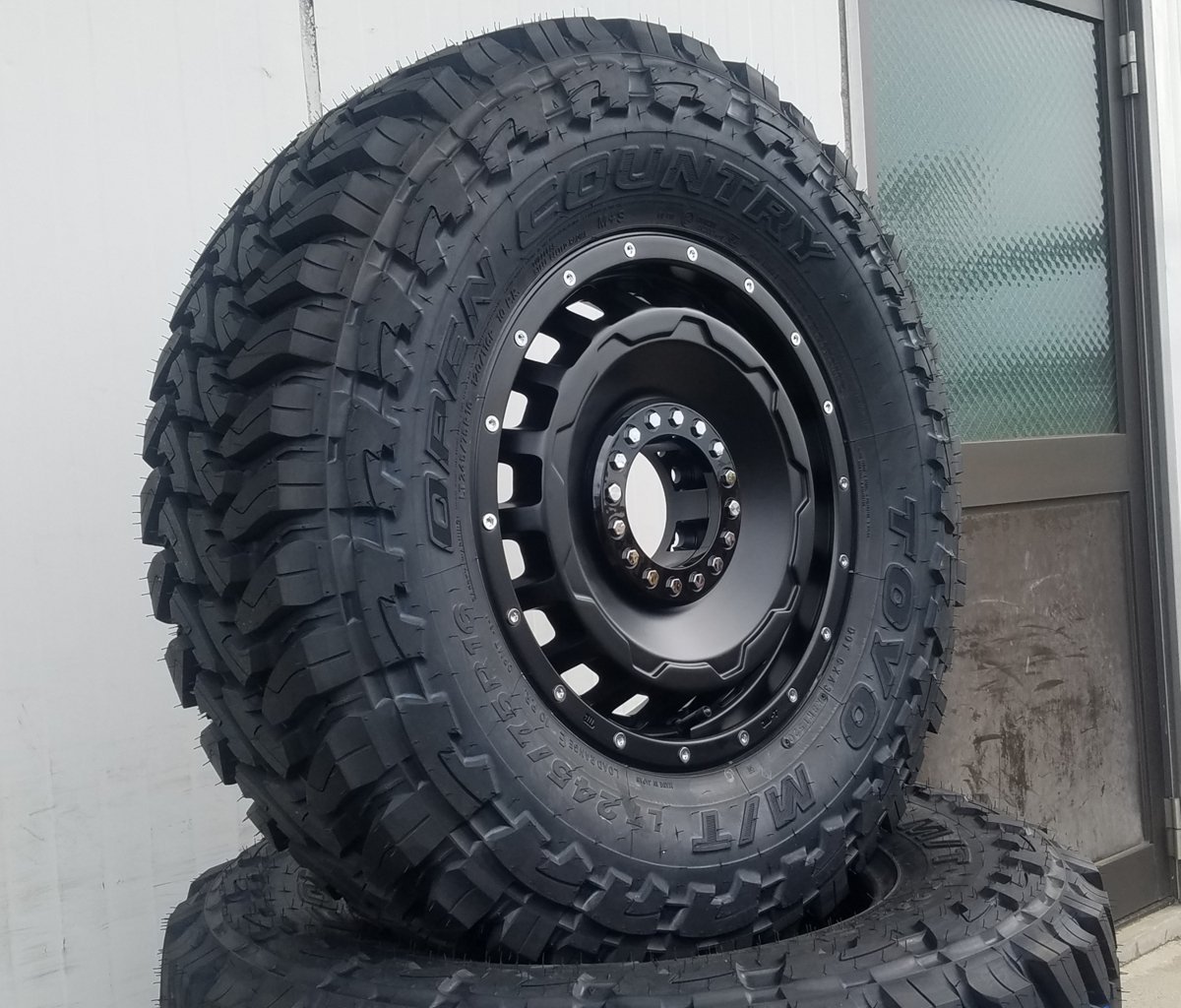 限定カラー ランクル 70/60 70プラド ナロー 標準ボディー用 トーヨー オープンカントリー MT 245/75R16 タイヤホイールセット 16インチ_画像4