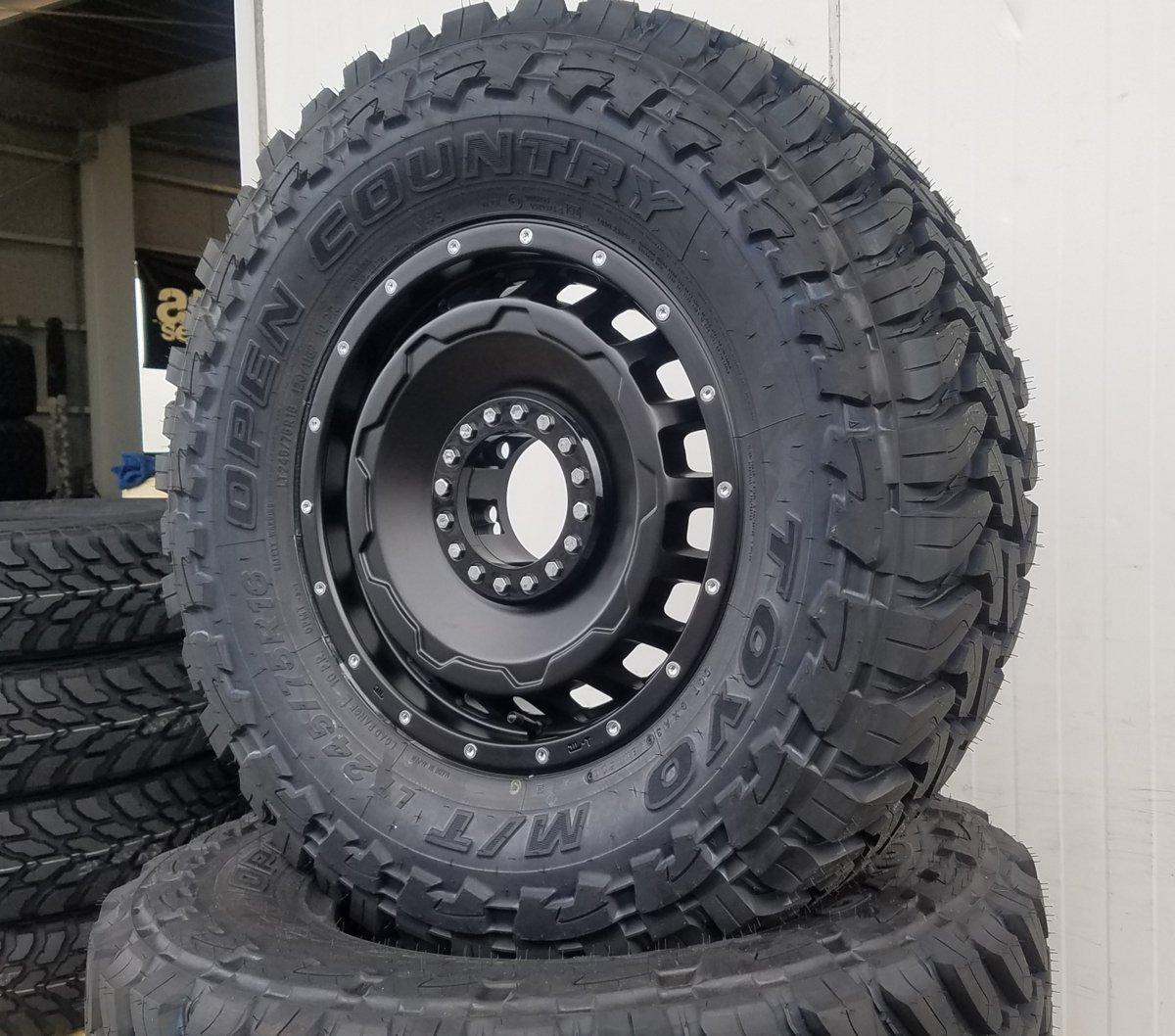 限定カラー ランクル 70/60 70プラド ナロー 標準ボディー用 トーヨー オープンカントリー MT 245/75R16 タイヤホイールセット 16インチ_画像1