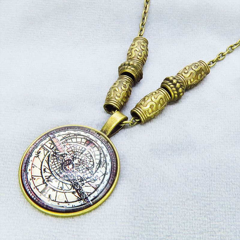 アンティークゴールド 羅針盤・方位磁針のイラストのペンダント・ネックレス 重力針 スチームパンク風 ガラス