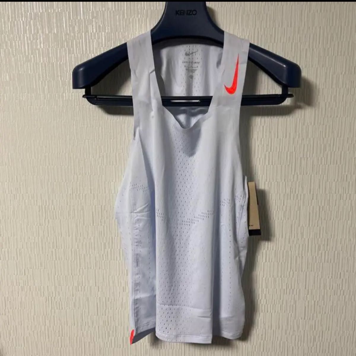 新品 NIKEナイキ エアロスイフトシングレットシームレスタンク 新品 NIKEナイキ エアロスイフトシングレットシームレスタンク